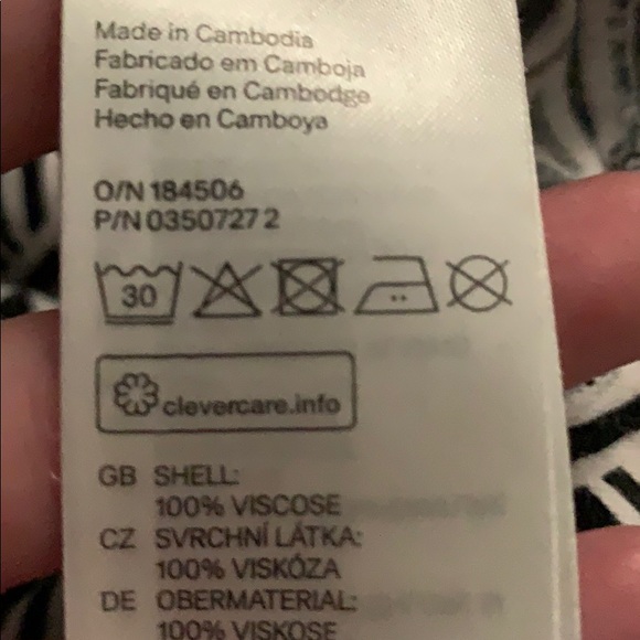 H&M Black & White Patterned Tee - Picture 5 of 5